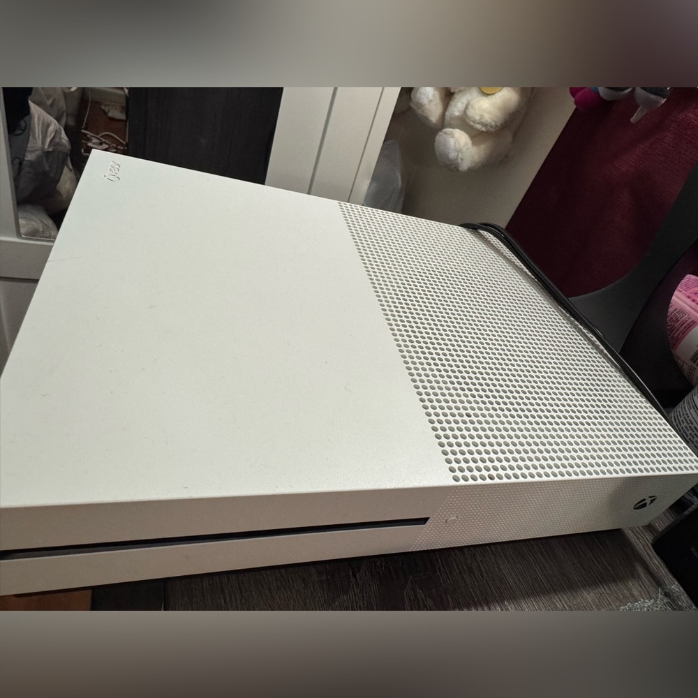 White Console Xbox one S